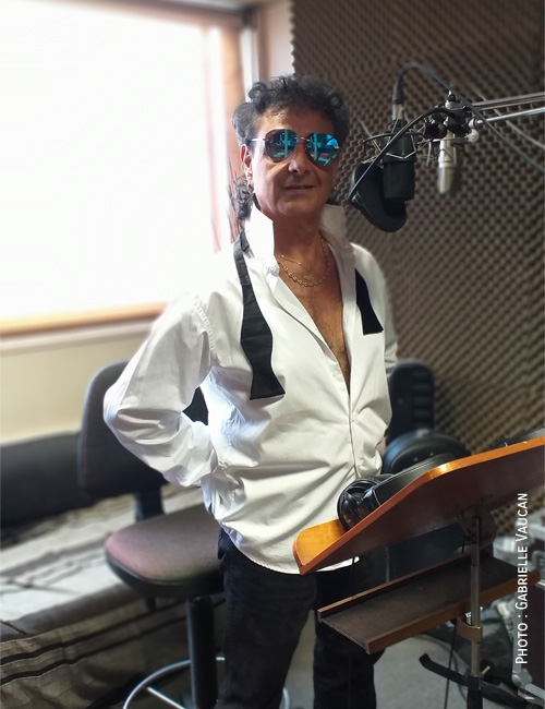 Photo 1 Lucio DAVID Chanteur italien, au studio de musique